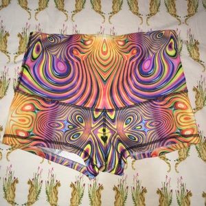 Kevin psychedelik yoga shorts read description